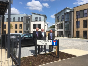 Councillors visit Gardeners Close, Bicester 